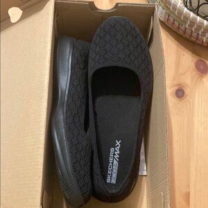 Skechers GOGA MAX Black Knit Slip-On Flats Size 6.5